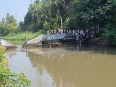 நெல்லை: கழுத்தளவு நீரில் அபாயகரமான சூழலில் இறந்தவரின் உடலை சுமந்து செல்லும் கிராம மக்கள்