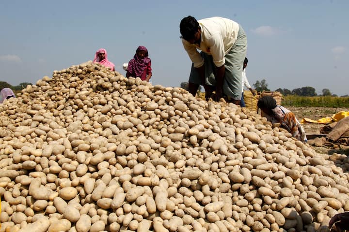 দেশের নাগরিকদের প্রতিদিনের খাবারে যাঁরা নিশ্চয়তা দেন। তাঁদের জন্য একটি বিশেষ দিন রয়েছে।
