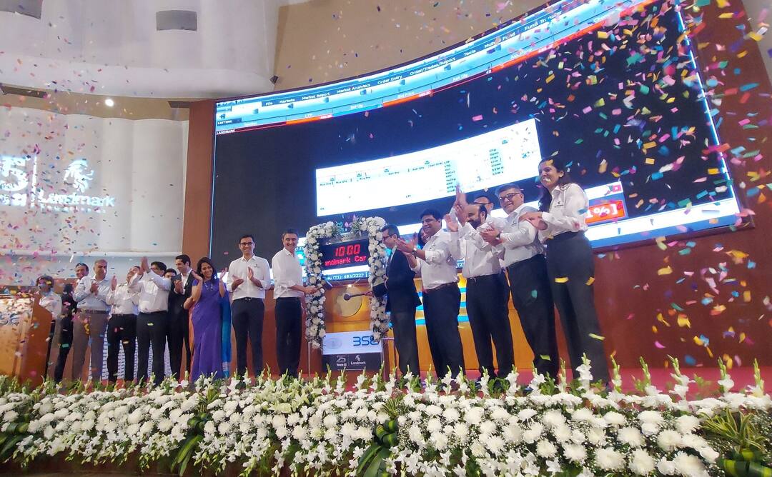 Landmark Cars IPO Listing: बाजार के बिगड़े सेंटीमेंट का असर लैंडमार्क कार्स के आईपीओ की लिस्टिंग पर, इश्यू प्राइस से 10% नीचे गिरा शेयर Landmark Cars IPO Lists At Discount Below Its IPO Price Shares Slip Below 10 percent Landmark Cars IPO Listing: बाजार के बिगड़े सेंटीमेंट का असर लैंडमार्क कार्स के आईपीओ की लिस्टिंग पर, इश्यू प्राइस से 10% नीचे गिरा शेयर