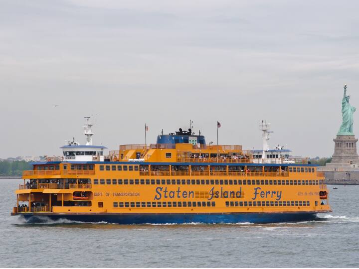 Staten Island Ferry engine fire around 900 passengers evacuated New York: स्टेटन आइलैंड फेरी शिप के इंजन में लगी भीषण आग, 900 यात्रियों को बाहर निकाला गया