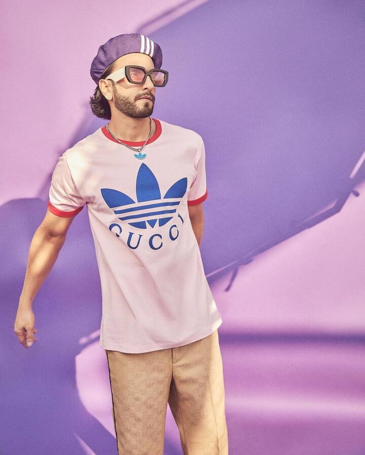 रणवीर अपने हर अंदाज से लोगों को दिल जीत लेते हैं. इन तस्वीरों में भी अभिनेता काफी हैंडसम लग रहे हैं. आप भी एक्टर के इन लुक्स से इंस्पिरेशन ले सकते हैं. अगर आपको भी इसी तरह हैंडसम हंक लगना है तो इस तरह लुक रख सकते हैं.