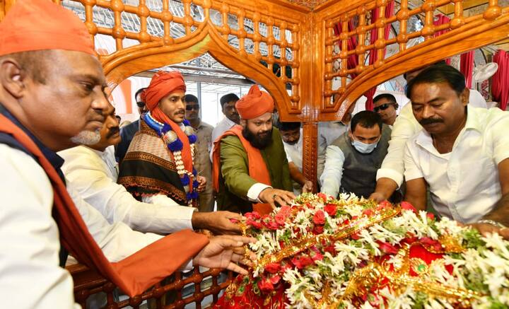 చాదర్ సమర్పించిన సీఎం జగన్