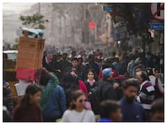 People Throng Markets To Complete Last-Minute Shopping Ahead Of Christmas. IN PICS