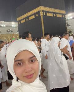 Jannat Zubair Performs First Umrah With Family - See Pics