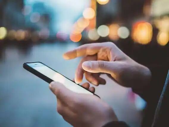 પ્રી-ઇન્સ્ટૉલ એપ્સ - જો તમે કોઇ નવો સ્માર્ટફોન લો છો, તો તમે નૉટિસ કર્યુ હશે કે આમાં કેટલાકી પ્રી ઇન્સ્ટૉલ એપ્સ આવે છે, આ તમારા ફોનની સ્પીડને ઓછી કરી દે છે. આવામાં જો તમે ઉપયોગ નથી કરી તો આને ઇન્સ્ટૉલ કરી દો.