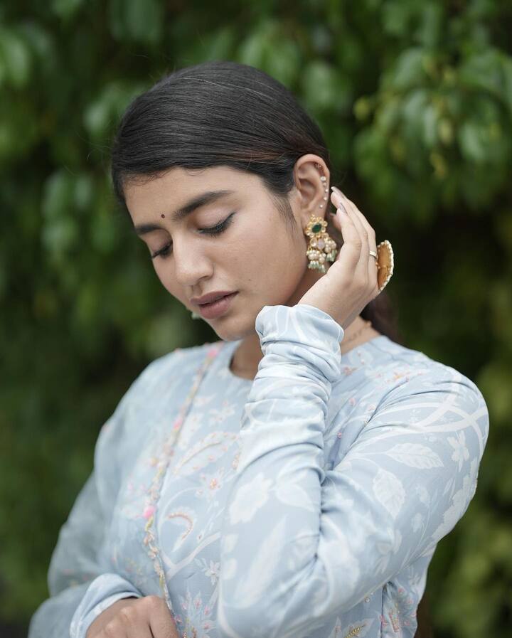 ప్రస్తుతం ఓటీటీలో రిలిజైన '4 ఇయర్స్' అనే మలయాళం సినిమాతో ప్రేక్షకుల ముందుకు వచ్చింది. Image credit: Priya Prakash Varrier /Instagram