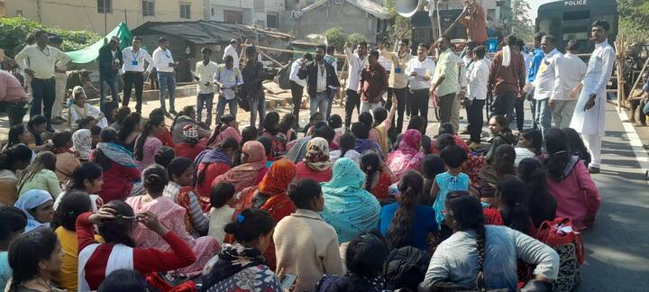 ग्रामपंचायतच्या सुधारीत आकृतिबंधात लिपिक पदावर कर्मचारी दर्जा देऊन किमान वेतन कायदा 1948 नुसार मासिक वेतन द्यावे, ही मागणीही आपले सरकार सेवा केंद्रातील संगणक परिचालकांनी केली.