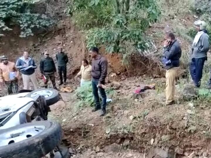 Chhattisgarh News Kawardha Road Accident returning bone immersioncar Car fell ditch 4 people died 4 injured ann Chhattisgarh News: अस्थि विसर्जन कर लौट रहे परिवार के साथ हुआ दर्दनाक हादसा, कार खाई में गिरने से चार लोगों की मौत, 4 घायल