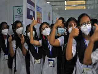Cervical Cancer Vaccine : கருப்பைவாய் புற்றுநோயை தடுக்க நடவடிக்கை...9 முதல் 14 வயது சிறுமிகளுக்கு பள்ளிகளில் தடுப்பூசி...! முழு விவரம்..
