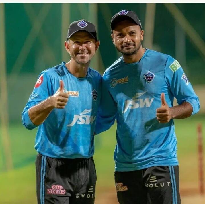 আইপিএলের মিনি নিলামে বাংলার ক্রিকেটারদের মধ্যে উজ্জ্বল মুকেশ কুমার (Mukesh Kumar)। সাড়ে ৫ কোটি টাকা দাম পেলেন নিলামে। বিরাট অঙ্কে বাংলার পেসারকে তুলে নিল দিল্লি ক্যাপিটালস।