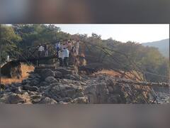 PHOTO : वाशिष्टी पुलावरुन साफरोलीकरांचा जीवघेणा प्रवास, प्रशासनाचे दुर्लक्ष