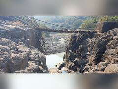 PHOTO : वाशिष्टी पुलावरुन साफरोलीकरांचा जीवघेणा प्रवास, प्रशासनाचे दुर्लक्ष