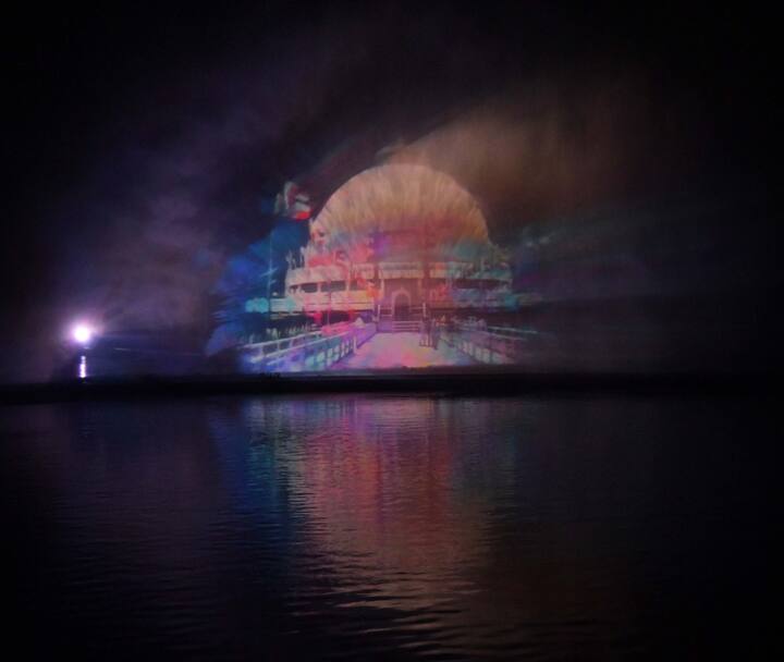 केंद्रीय रस्ते वाहतूक व परिवहन मंत्री नितीन गडकरी यांच्या संकल्पनेतून साकारण्यात आला आहे. या ‘म्युझिकल फाऊंटन शो’ च्या माध्यमातून नागपूरचा ऐतिहासिक आलेख जगासमोर येणार आहे.