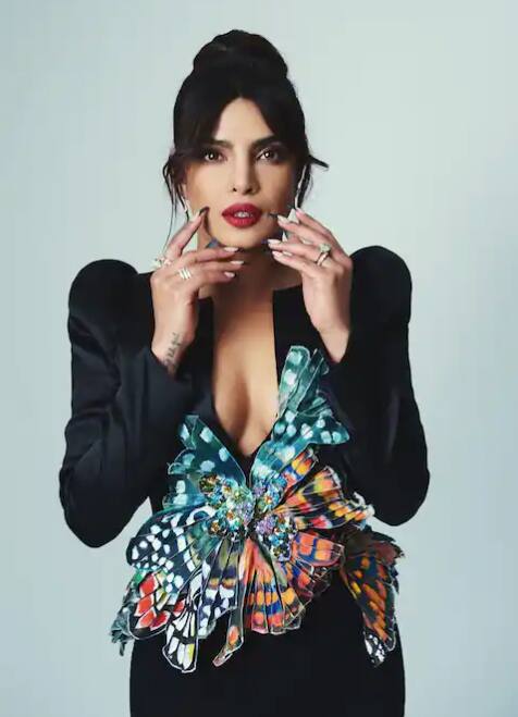 ਦੇਸ਼ ਤੋਂ ਲੈ ਕੇ ਵਿਦੇਸ਼ਾਂ ਤੱਕ ਪ੍ਰਿਅੰਕਾ ਚੋਪੜਾ ਨੇ ਆਪਣਾ ਲੋਹਾ ਮਨਵਾਇਆ ਹੈ। ਸਫਲਤਾ ਦਾ ਆਨੰਦ ਮਾਣ ਰਹੀ ਪ੍ਰਿਅੰਕਾ ਦੀ ਜ਼ਿੰਦਗੀ 'ਚ ਇਕ ਸਮਾਂ ਅਜਿਹਾ ਵੀ ਆਇਆ, ਜਦੋਂ ਉਸ ਨੇ ਤੰਗ ਆ ਕੇ ਖੁਦਕੁਸ਼ੀ ਕਰਨ ਦਾ ਫੈਸਲਾ ਕਰ ਲਿਆ।