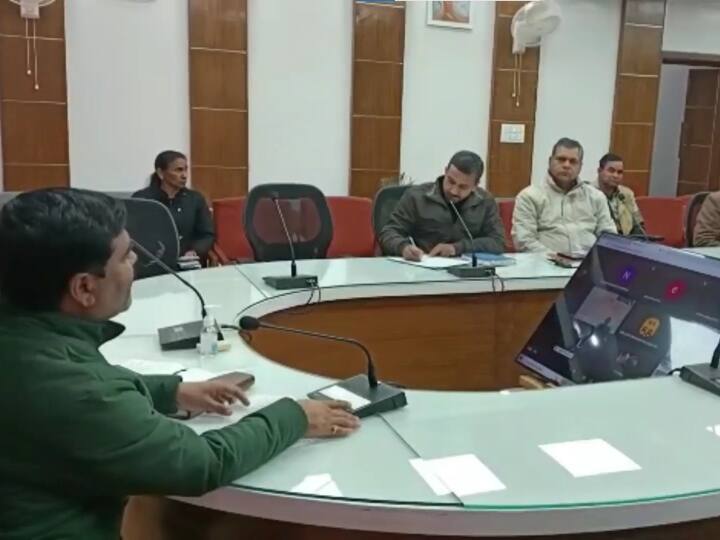 Tehri Uttarakhand cold wave snowfall administration on alert instructions to health police electric traffic department ANN Uttarakhand News: पहाड़ों पर शुरू हुई शीतलहर और बर्फवारी, अलर्ट मोड पर प्रशासन, जानिए- क्या है तैयारी