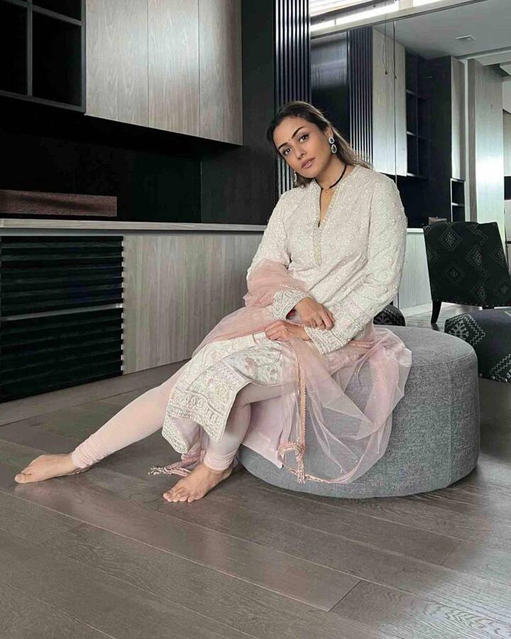 భర్త మహేష్ బాబు, పిల్లలు సితార, గౌతమ్ ఫోటోలను నెటిజన్లతో పంచుకుంటుంది నమ్రత. Photo Credit: Namrata Shirodkar/instagram