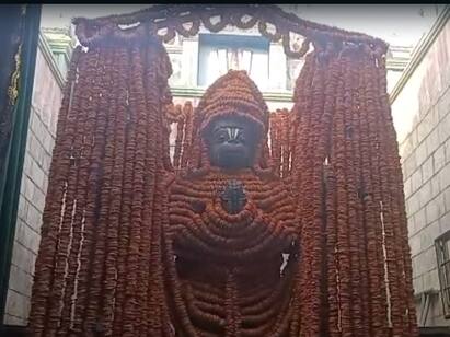 Hanuman Jayanti 100008 Vada Malai for Anjaneyar Temple Namakkal Hanuman Jayanti: ஆஞ்சநேயர் ஜெயந்தி: 1,00,008 வடைமாலையில் காட்சியளிக்கும் நாமக்கல் ஆஞ்சநேயர்! பக்தர்கள் சிறப்பு வழிபாடு..!