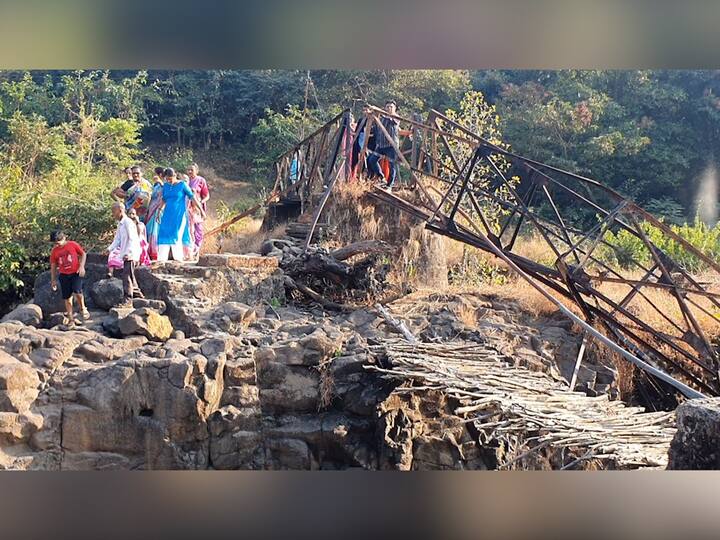 अतिवृष्टीमुळे कोकणातील अनेक गावागावांत प्रचंड नुकसान झाले. वाशिष्टी नदीला आलेल्या पुरामुळे नदीवरील साकव, पूल अक्षरशः वाहून गेले.