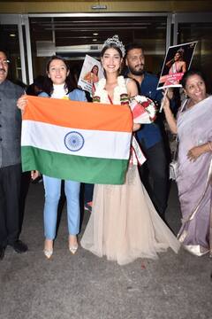 Sargam Kaushal Photos: देश वापस लौटीं Mrs. World Winner Sargam Kaushal, पति ने गुलाब के फूलों से किया स्वागत..देखें तस्वीरें