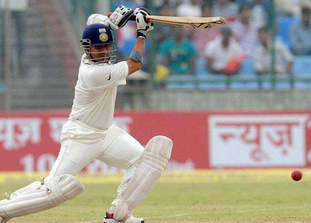 સચિન તેંડુલકરે 200 ટેસ્ટમાં 15921 રન બનાવ્યા છે. ટેસ્ટમાં ભારત તરફથી સૌથી વધુ રન બનાવવામાં તે પ્રથમ ક્રમે છે.