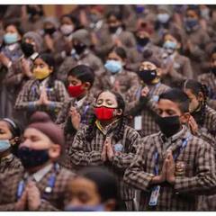 Covid-19 : সতর্কতা গোড়াতেই, নতুন ভ্যারিয়েন্টের আতঙ্কে ফের ফিরল মাস্ক ; দেখুন ছবিতে