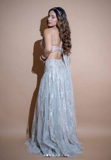 ਸਿਲਵਰ ਕਲਰ ਦੇ ਲਹਿੰਗਾ 'ਚ ਰਾਜਕੁਮਾਰੀ ਲੱਗ ਰਹੀ ਸੀ ਹਿਨਾ ਖਾਨ