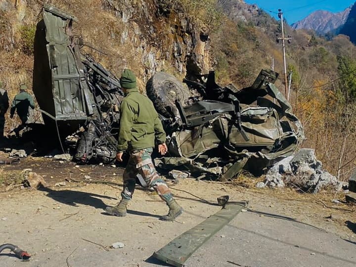 North Sikkim Jima road accident involving Army truck 16 Army personnel lost their lives four injured ANN Sikkim Road Accident: नॉर्थ सिक्किम में दर्दनाक सड़क हादसा, सेना के 16 जवान शहीद, 4 घायलों को किया गया एयरलिफ्ट