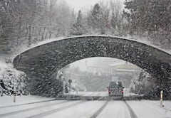 'बम चक्रवात' ने अमेरिका में क्रिसमस के जश्न में डाला खलल, देखें वीडियो