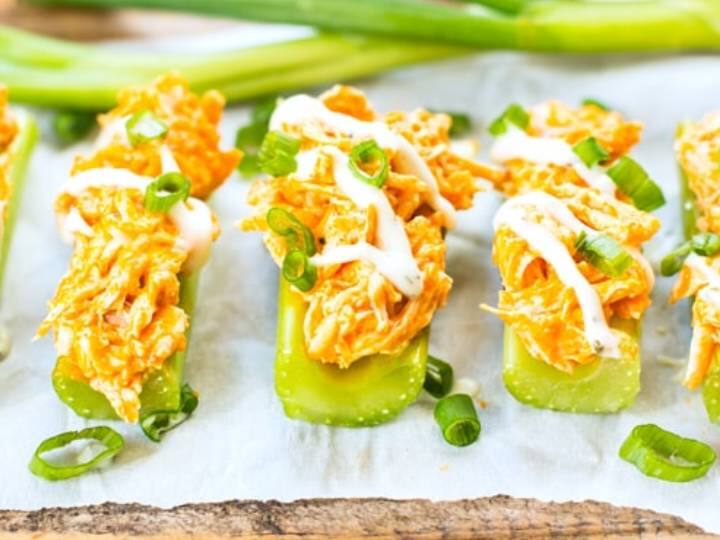 इसके पेस्ट में काफी कुछ तैयार कर सकते हैं जैसे- काली मिर्च पाउडर, पेरी-पेरी पाउडर, अजवायन. बच्चे हों या बड़े, सभी को यह ज़रूर पसंद आएगा। इस रेसिपी को आजमाएं. चिकन कबाब लें और इसे बारीक काट लें. Prunes और अजवाइन के साथ भी ऐसा ही करें.