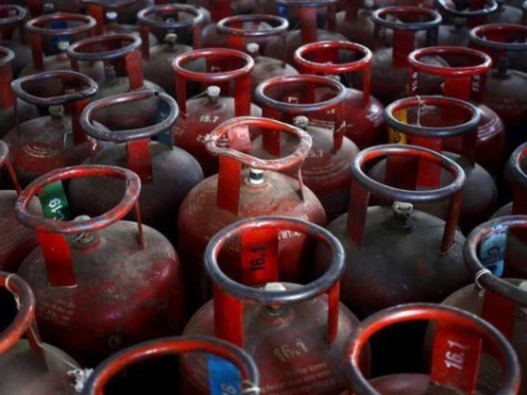 LPG cylinder price likely to drop in new year 2023 LPG cylinder price: కొత్త సంవత్సరంలో గుడ్‌ న్యూస్‌ విందాం, వంట గ్యాస్‌ ధర తగ్గొచ్చు!