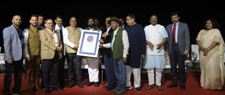 फुटाळा येथील प्रस्तावित प्रकल्पात बाराव्या माळ्यावर फिरते रेस्टॉरंट असणार आहे. तसेच बॉटनिकल उद्यानाचा किनाऱ्यावर चौपाटीचा प्रस्ताव तयार करण्यात आला आहे.