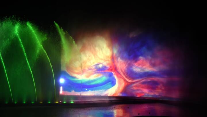 35 मिनिटांच्या 'फाऊंटन शो'मध्ये चार टप्प्यात सादरीकर, फ्रान्सच्या क्रिस्टल समूहाने 94 फाऊंटन लावले आहेत.