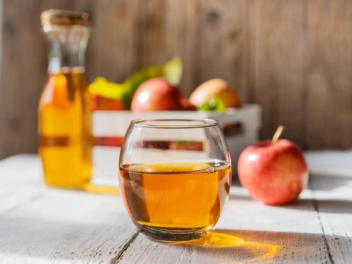 Apple Cider Vinegar Benefits Apple vinegar will cure damaged skin know here how to apply Apple Cider Vinegar Benefits: डैमेज हुई त्वचा को ठीक करेगा सेब का सिरका, लगाने का तरीका यहां जान लीजिए