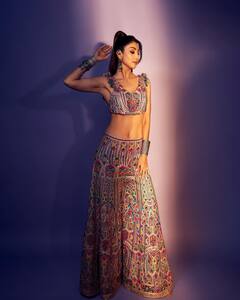 Actress Yoga: शिल्पा से आलिया तक, एक्ट्रेसेस जो अपनाती हैं 'योगा से ही होगा' का फार्मुला