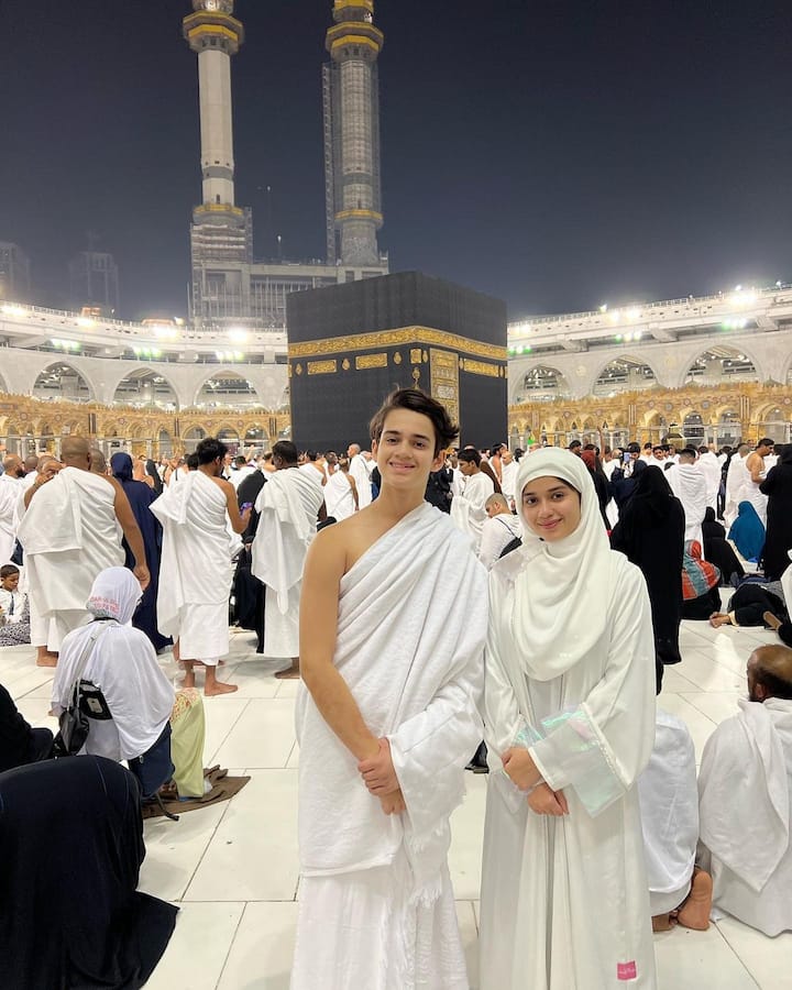 She posted a series of pictures and videos many pics and videos from her Holy trip to Mecca.