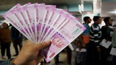 ਕਾਰ ਖਰੀਦਣੀ ਹੋ ਸਕਦੀ ਹੈ ਮਹਿੰਗੀ : ਦੱਸ ਦੇਈਏ ਕਿ ਜੇ ਤੁਸੀਂ ਸਾਲ 2023 'ਚ ਨਵੀਂ ਕਾਰ ਖਰੀਦਣ ਦੀ ਯੋਜਨਾ ਬਣਾ ਰਹੇ ਹੋ ਤਾਂ ਇਹ ਖਬਰ ਤੁਹਾਨੂੰ ਹੈਰਾਨ ਕਰ ਸਕਦੀ ਹੈ। ਐਮਜੀ ਮੋਟਰ, ਮਾਰੂਤੀ ਸੁਜ਼ੂਕੀ, ਐਮਜੀ ਮੋਟਰ, ਹੁੰਡਈ ਮੋਟਰ, ਟਾਟਾ ਮੋਟਰਜ਼, ਮਰਸੀਡੀਜ਼-ਬੈਂਜ਼, ਔਡੀ ਅਤੇ ਰੇਨੋ ਨੇ ਆਪਣੇ ਵਾਹਨਾਂ ਦੀਆਂ ਕੀਮਤਾਂ ਵਧਾਉਣ ਦਾ ਫੈਸਲਾ ਕੀਤਾ ਹੈ। ਟਾਟਾ ਮੋਟਰਜ਼ ਨੇ ਐਲਾਨ ਕੀਤਾ ਹੈ ਕਿ ਉਹ 2 ਜਨਵਰੀ 2023 ਨੂੰ ਆਪਣੇ ਵਪਾਰਕ ਵਾਹਨਾਂ ਦੀ ਕੀਮਤ ਵਧਾਉਣ ਜਾ ਰਹੀ ਹੈ। ਇਸ ਦੇ ਨਾਲ ਹੀ ਹੌਂਡਾ ਕਾਰਸ ਨੇ ਵੀ ਆਪਣੇ ਵਾਹਨਾਂ ਦੀ ਕੀਮਤ 30,000 ਰੁਪਏ ਤੱਕ ਵਧਾਉਣ ਦਾ ਫੈਸਲਾ ਕੀਤਾ ਹੈ।