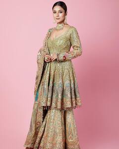 Shehnaaz Gill Sharara Look: शादी में पहनने के लिए परफेक्ट है शहनाज गिल का ये शरारा लुक, आप पर ही टिकी रह जाएंगी सबकी नजरें