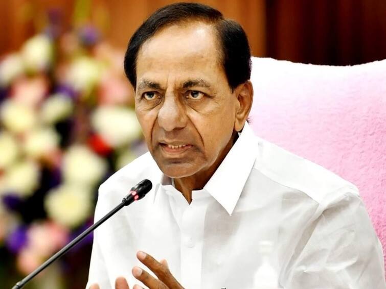 telangana cm kcr targets bjp religious caste fanaticism situation like afghanistan taliban center needs unbiased government KCR Targets BJP: 'भारत में हो सकती है तालिबान जैसी स्थिति', धार्मिक कट्टरता पर बोले KCR, बीजेपी पर तंज और युवाओं को मैसेज