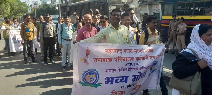 मोर्चात मोठ्या संख्येत राज्यभरातून मोठ्या संख्येत सरकार सेवा केंद्रातील संगणक परिचालक सहभागी झाले होते.