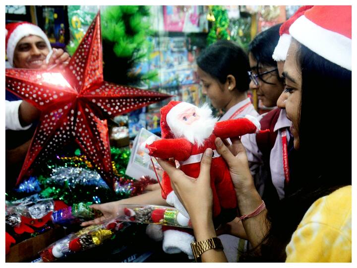 With Christmas just a day away, people thronged markets to buy decorative items. Christmas trees, tinsel streamers, baubles, stars, lights were in high demand among buyers amid concerns around Covid.