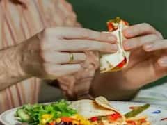 अगर आप भी खाते हैं बासी खाना तो हो जाएं सावधान, ये परेशानियां बनेंगी चिंता का सबब