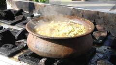 Ravulapalem లో కుండ బిర్యానీ, బంగాళా చికిన్‌