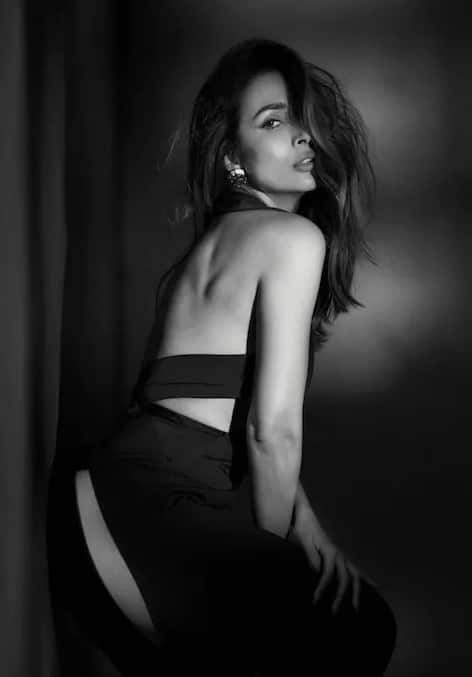 આ તસવીરોમાં અભિનેત્રીનો આ બ્લેક એન્ડ વ્હાઇટ લુક ખૂબ જ આકર્ષક લાગી રહ્યો છે. જેને ચાહકો પણ ખૂબ પસંદ કરી રહ્યા છે.