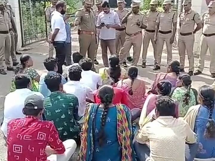 Fraud of Rs 2.27 crore deposited - Women protest in Karur TNN டெபாசிட் செய்த ரூ 2.27 கோடி மோசடி - கரூரில் பெண்கள் தர்ணா போராட்டம்