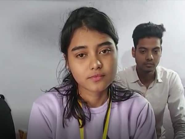 NDA Exam: দীর্ঘ অধ্যাবসায়ের ফল পেলেন হাতেনাতে। ভারতের প্রথম মুসলিম মহিলা যুদ্ধবিমান চালক সানিয়া মির্জা। NDA পরীক্ষায় ১৪৯ র‌্যাঙ্ক করেছেন তিনি।