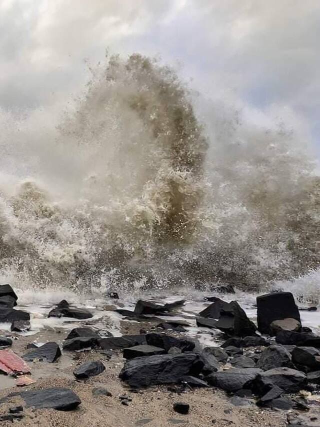 டிச.25. தூத்துக்குடி, இராமநாதபுரம், சிவகங்கை, புதுக்கோட்டை, தஞ்சாவூர், திருவாரூர், நாகப்பட்டினம், மயிலாடுதுறை மாவட்டங்களில் கன மழைக்கு வாய்ப்புள்ளது