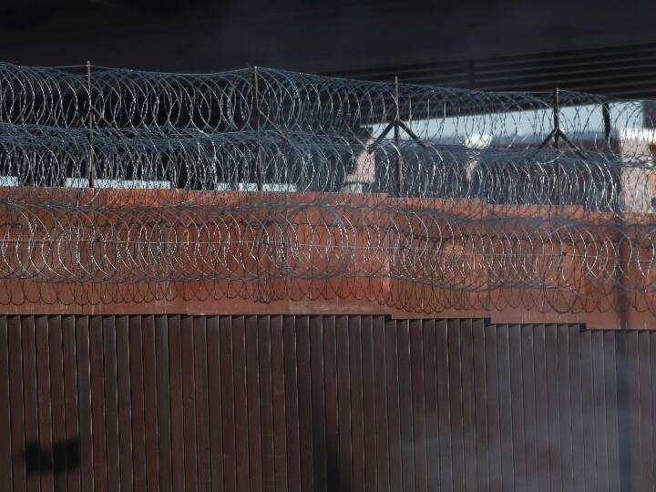 US Mexico border Gujarat family crossing US Mexico border wall one dead wife and three year old son injured अमेरिका-मेक्सिको सीमा दीवार को लांघ रहा था गुजरात का परिवार, एक की मौत, पत्नी और तीन साल का बेटा घायल