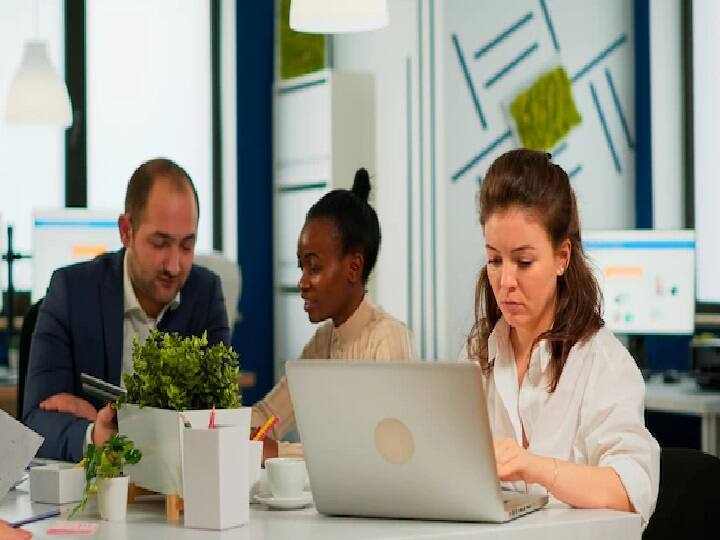 निवेश करके वक्त यह देखना बहुत जरूरी है कि आपको भविष्य में कितना रिटर्न मिलेगा. ध्यान रखने वाली बात ये भी है कि रिटर्न उस वक्त की महंगाई के हिसाब से होना चाहिए.(PC: Freepik)