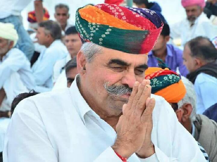Rajasthan Congress Crisis Former MP Badri Ram Jakhar Defends CM Ashok Gehlot ANN 'अशोक गहलोत ने उंगली पकड़कर चलना सिखाया, आज उनके खिलाफ ऐसा बोलना गलत', जानें किस बात पर बोले बद्रीराम जाखड़