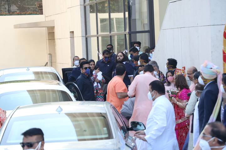 మనవడు, మనవరాలికి స్వాగతం పలికేందుకు కళ్లు చెదిరే ఏర్పాట్లు చేసింది ముకేశ్ అంబానీ కుటుంబం.